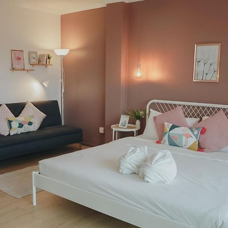 Thira House Hotel Karon Bagian luar foto